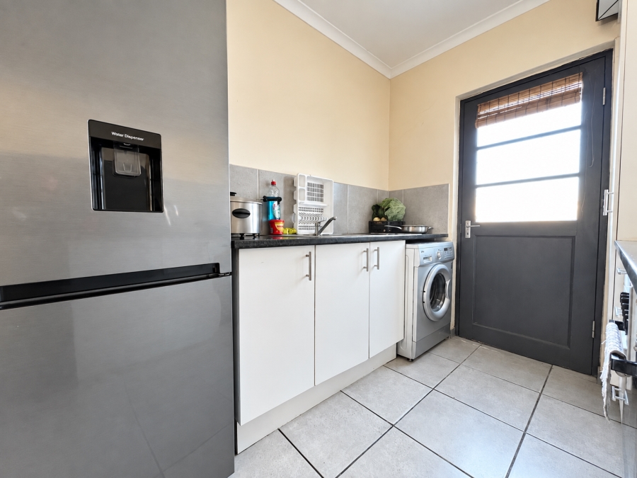 To Let 2 Bedroom Property for Rent in Parklands Western Cape